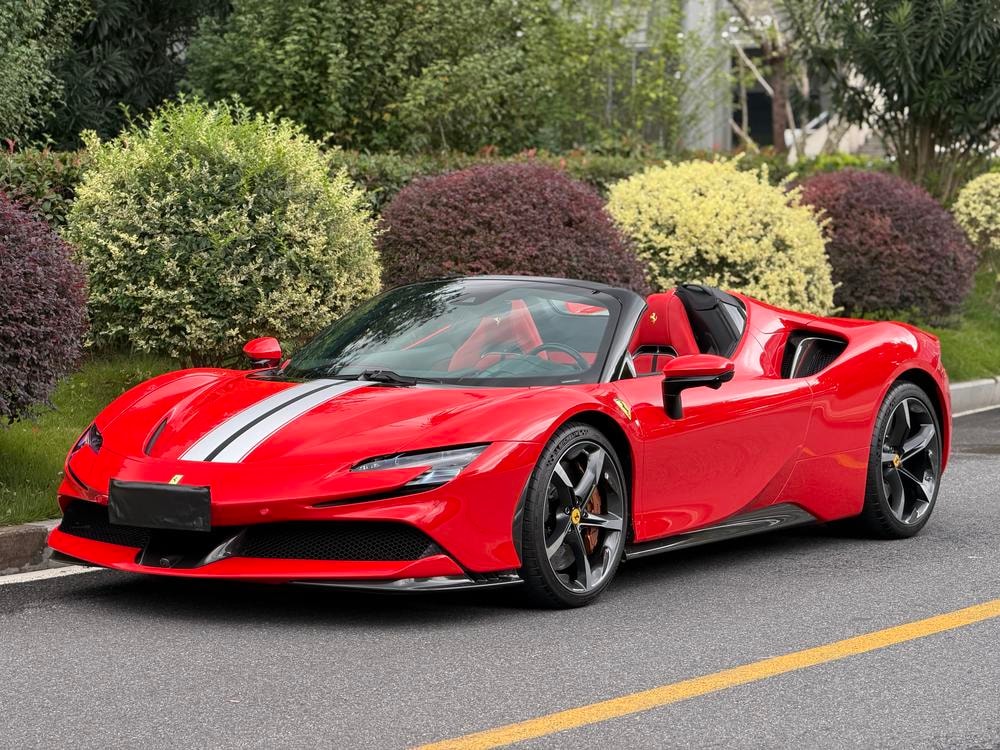 Ferrari SF90 2021 — фото автомобиля 1