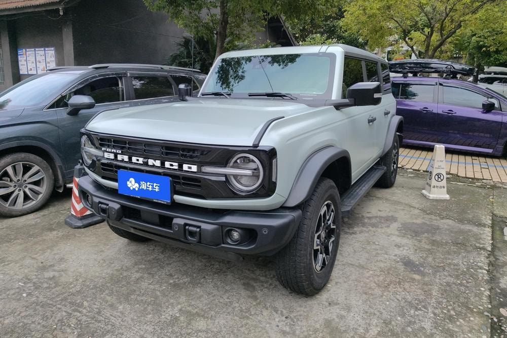 Ford Bronco 2024 — фото автомобиля 1