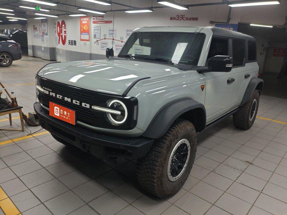 Ford Bronco 2024 — фото автомобиля 1