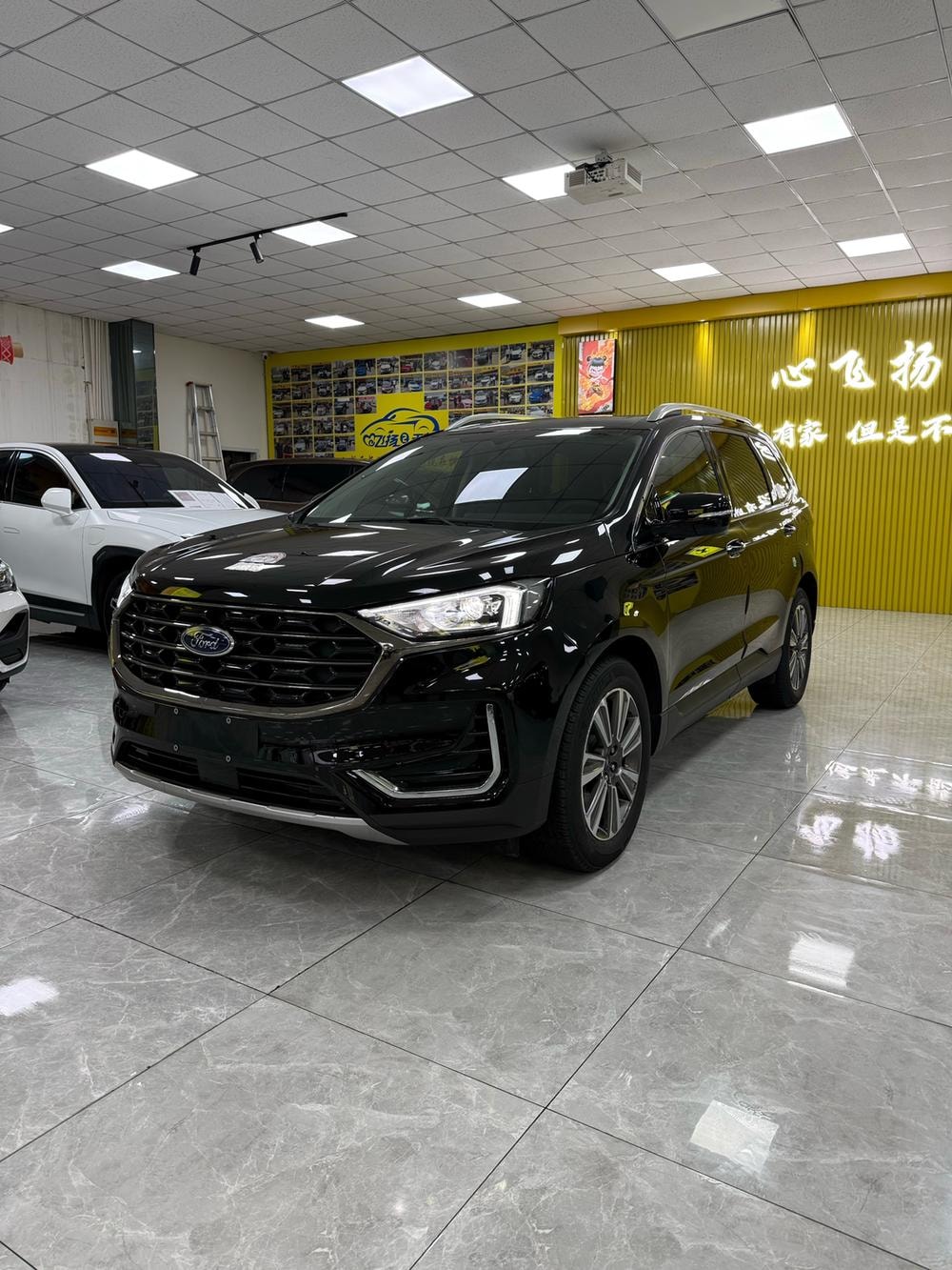 Ford Edge 2021 — фото автомобиля