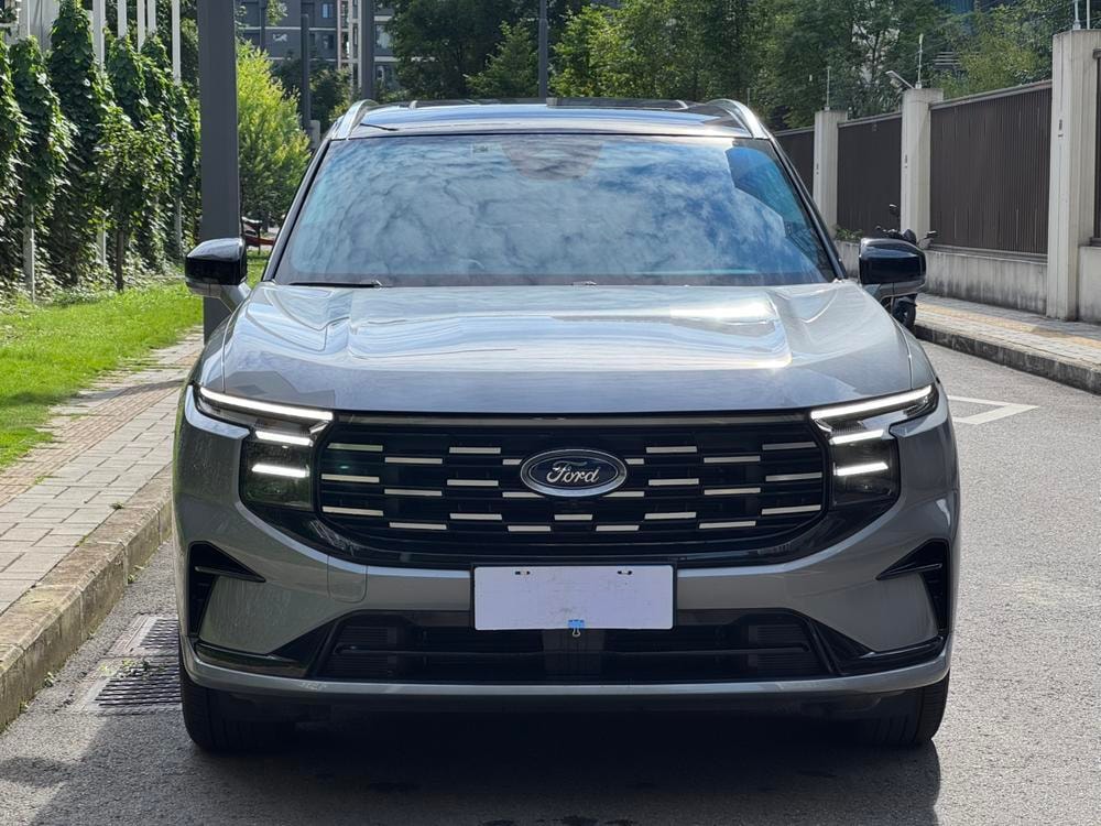 Ford Edge 2025 — фото автомобиля 1