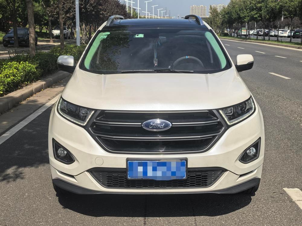 Ford Edge 2018 — фото автомобиля 1