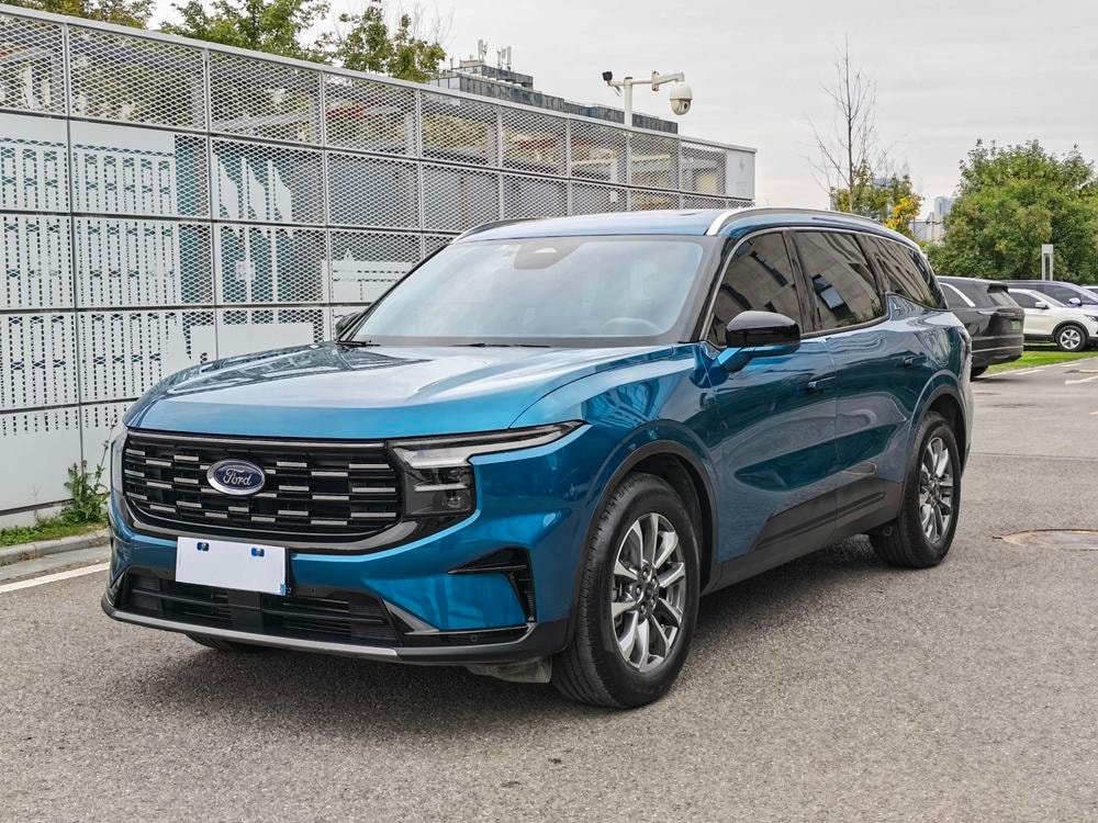 Ford Edge 2023 — фото автомобиля