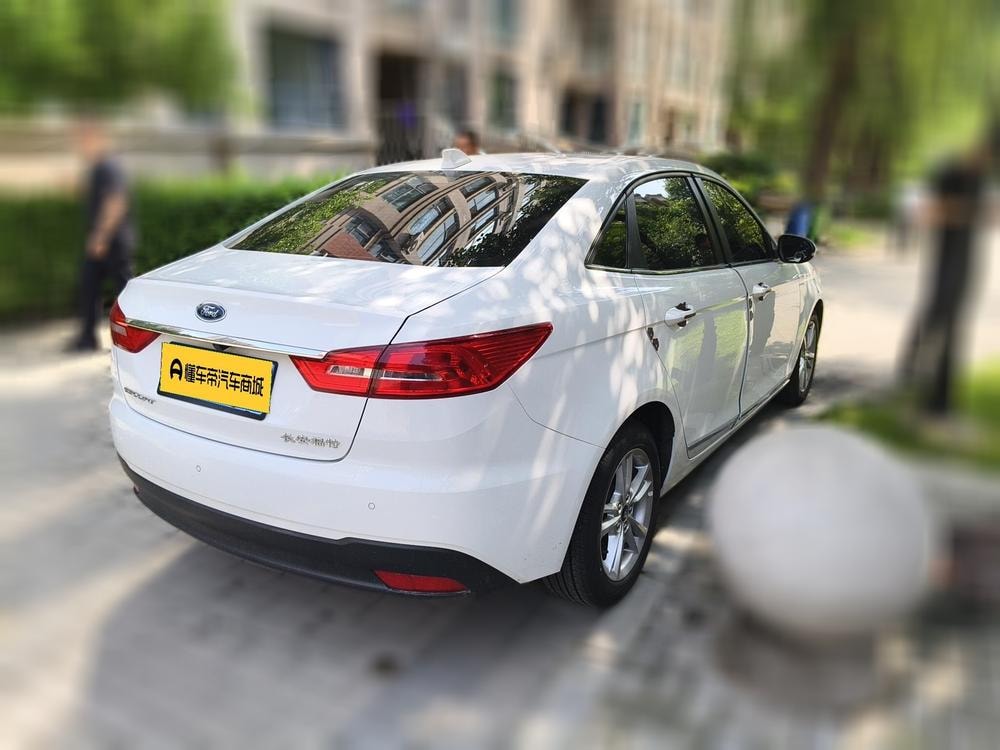 Ford Escort 2019 — фото автомобиля 1