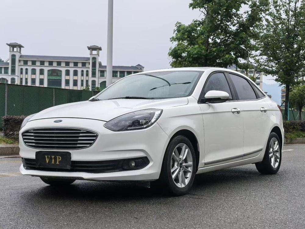 Ford Escort 2019 — фото автомобиля