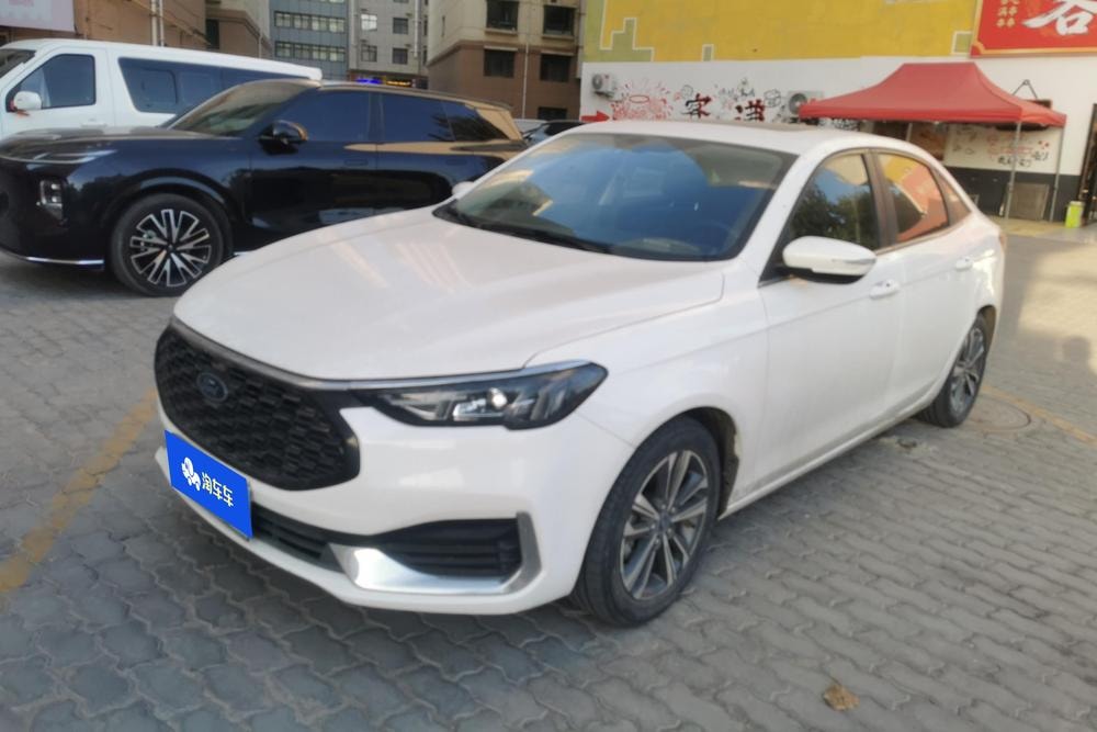 Ford Escort 2021 — фото автомобиля 1