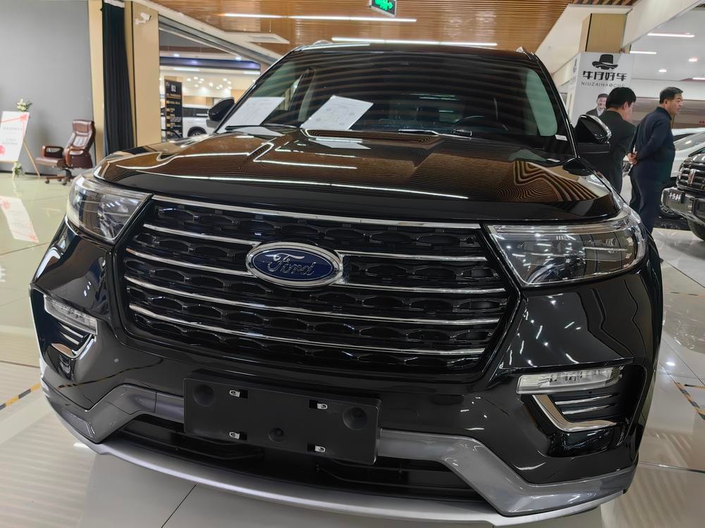 Ford Explorer 2020 — фото автомобиля 1