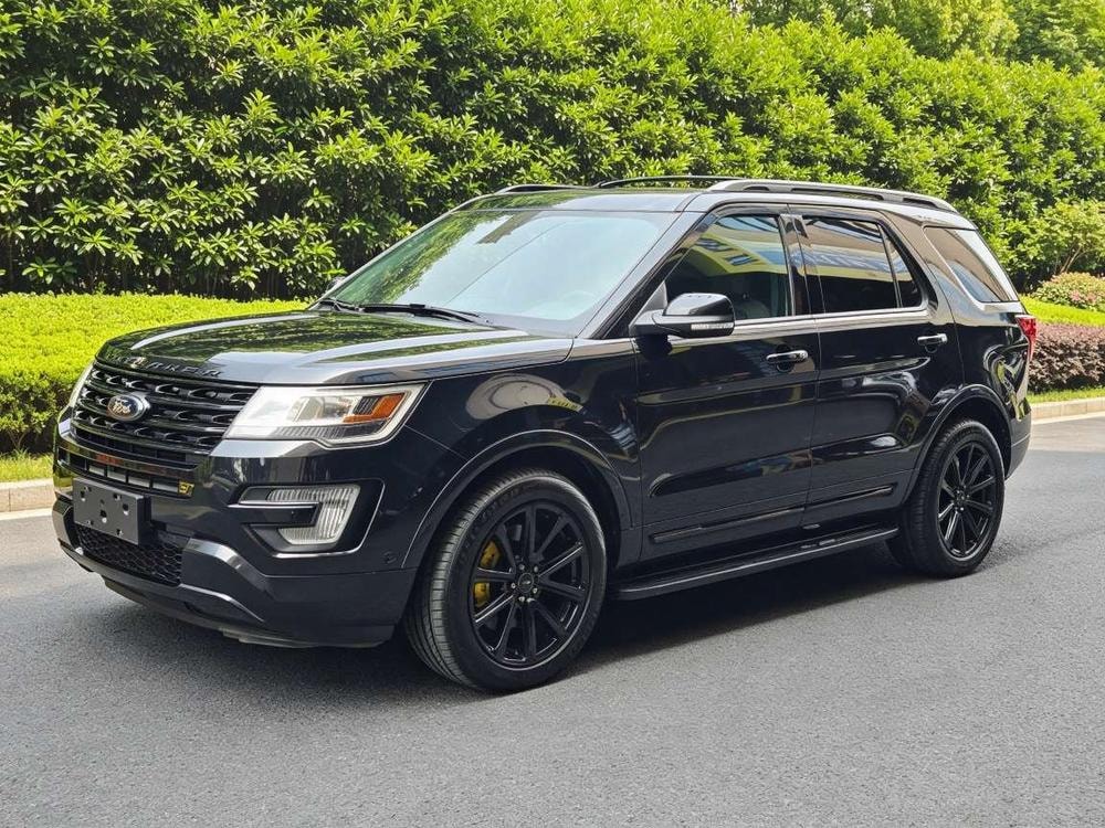 Ford Explorer (Import) 2018 — фото автомобиля 1