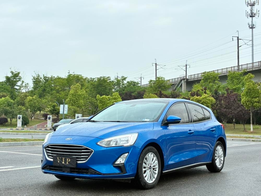 Ford Focus 2019 — фото автомобиля