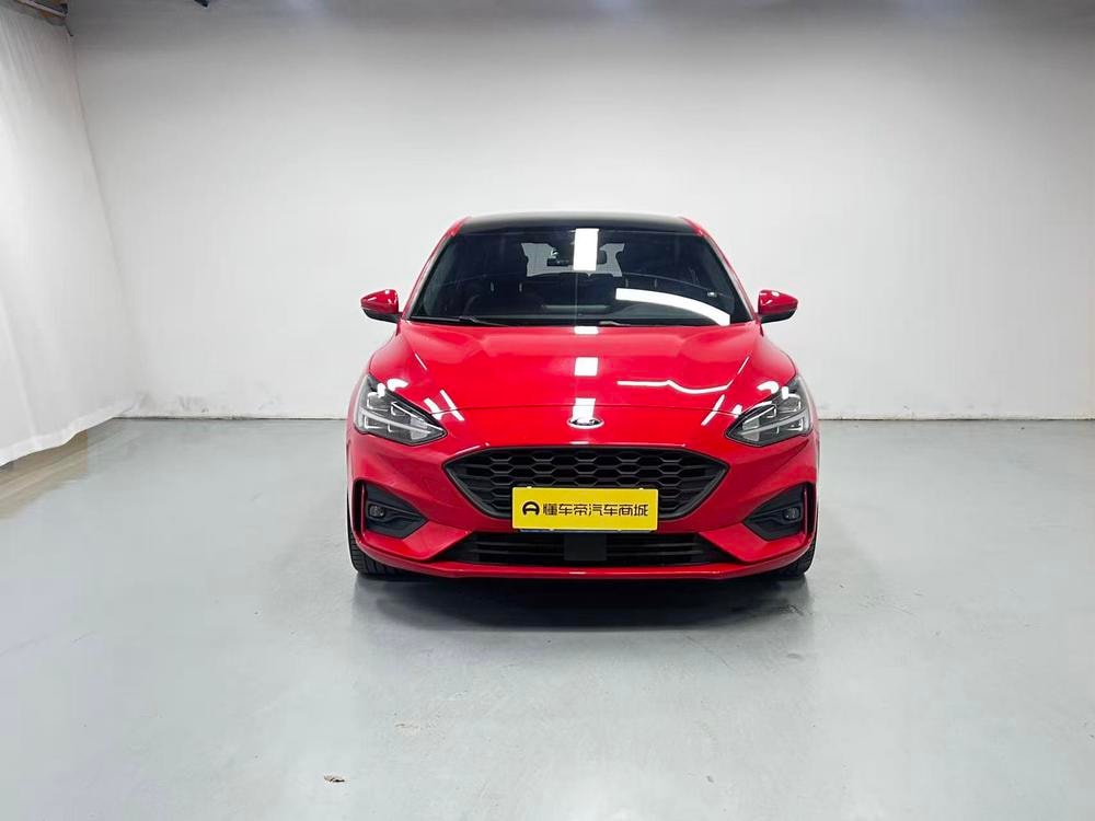 Ford Focus 2021 — фото автомобиля 1