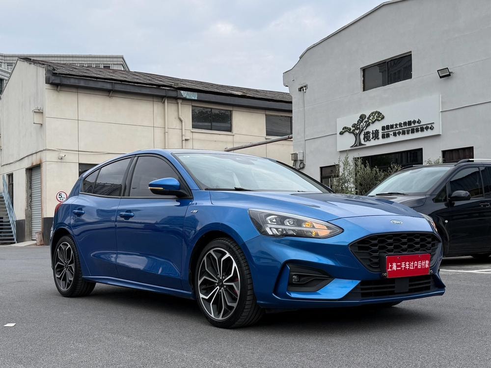Ford Focus 2021 — фото автомобиля 1