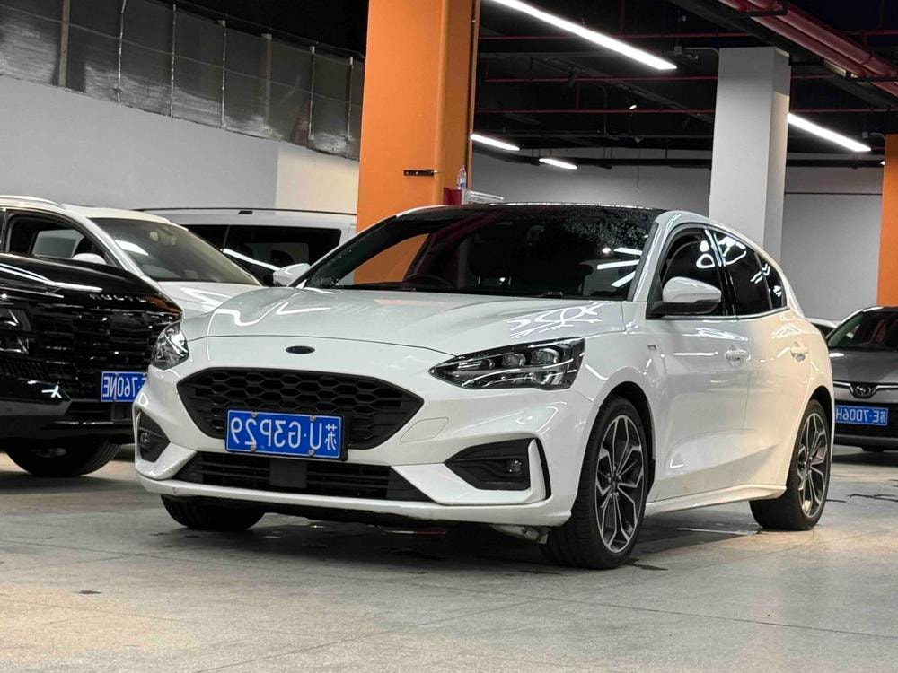 Ford Focus 2021 — фото автомобиля