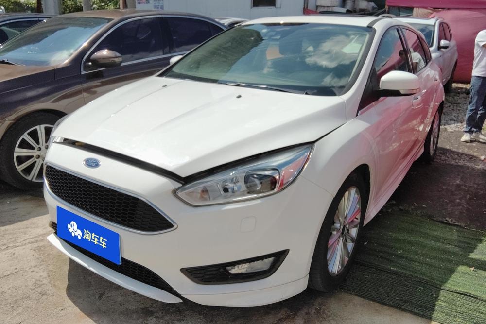 Ford Focus 2018 — фото автомобиля 1