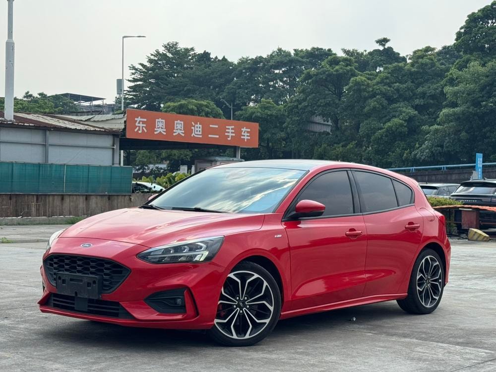 Ford Focus 2020 — фото автомобиля 1