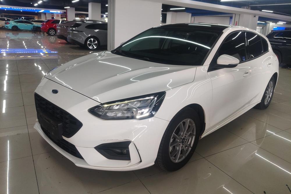 Ford Focus 2021 — фото автомобиля