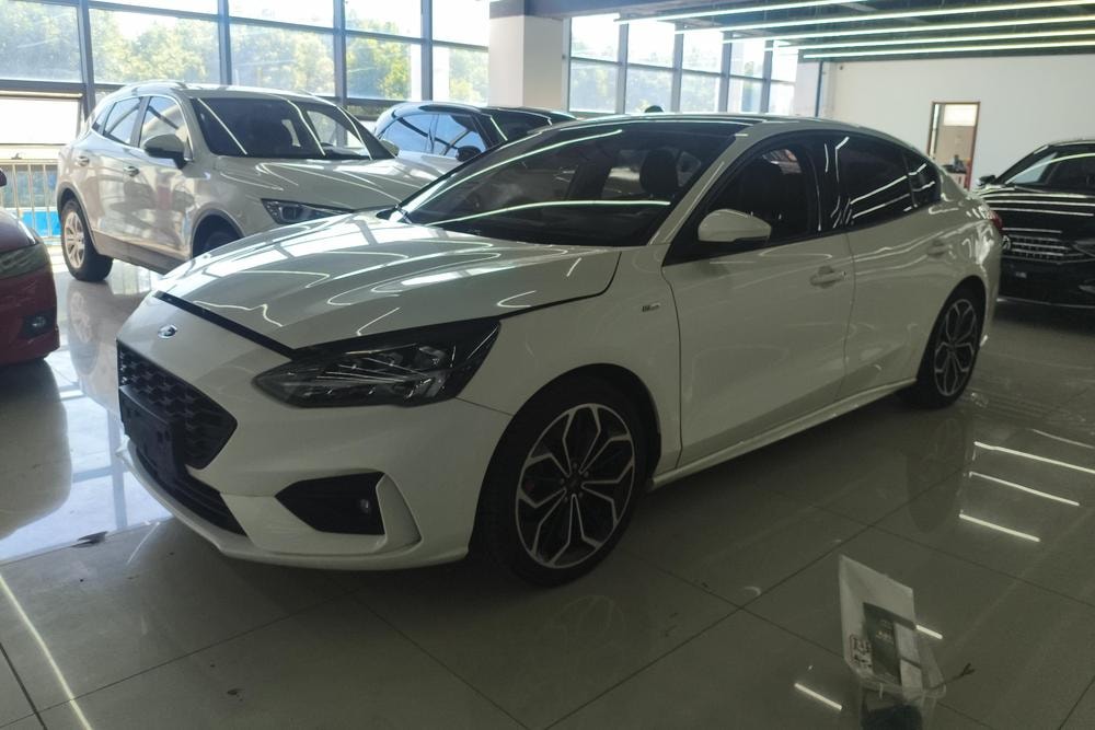Ford Focus 2021 — фото автомобиля