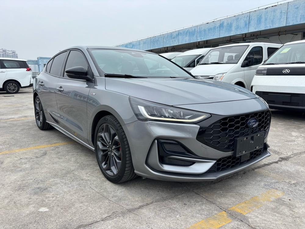 Ford Focus 2022 — фото автомобиля