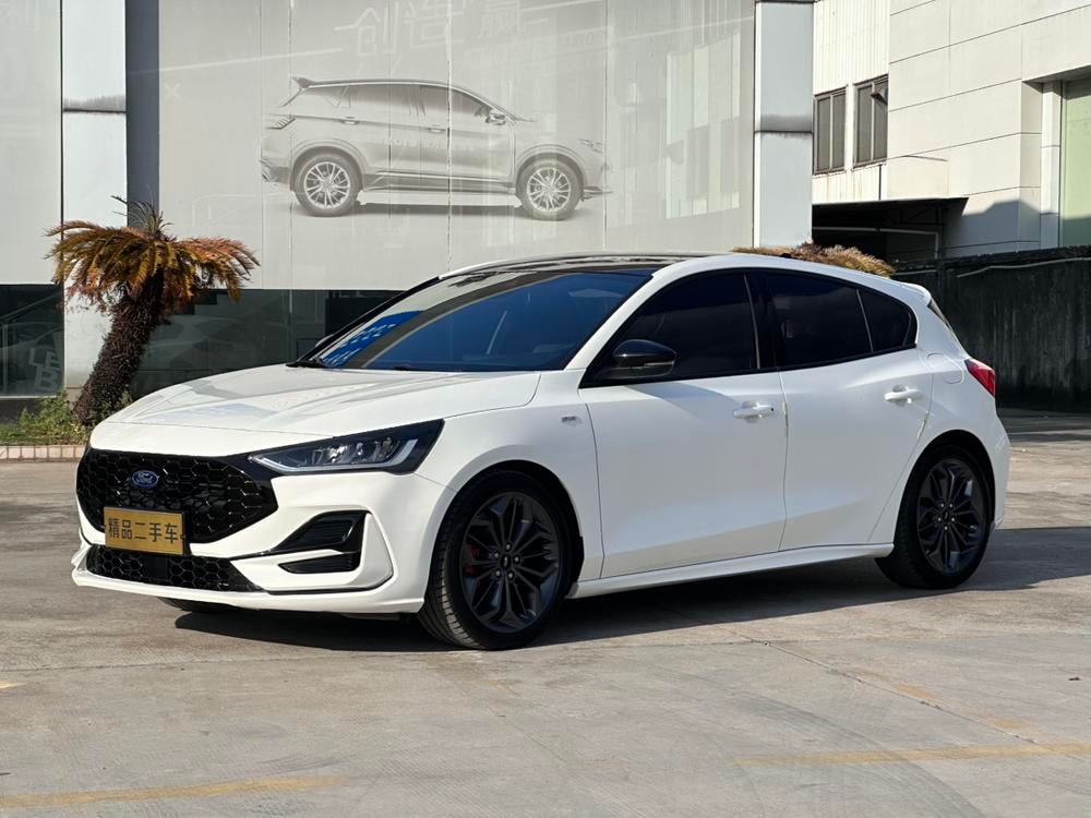 Ford Focus 2022 — фото автомобиля