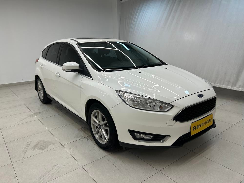 Ford Focus 2018 — фото автомобиля