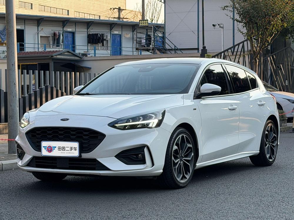 Ford Focus 2020 — фото автомобиля