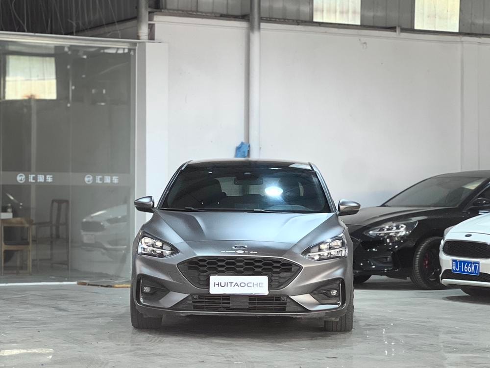 Ford Focus 2019 — фото автомобиля