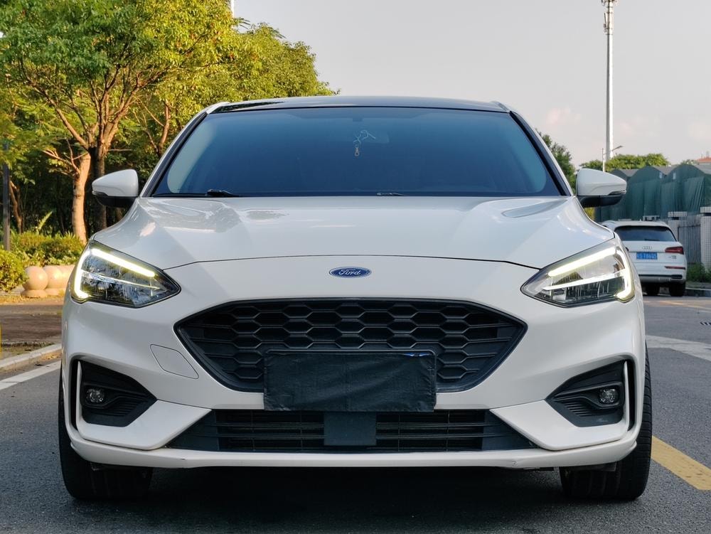 Ford Focus 2021 — фото автомобиля