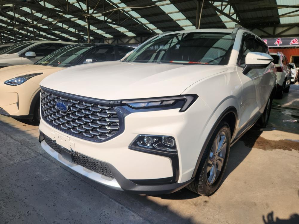 Ford Lingrui 2023 — фото автомобиля 1