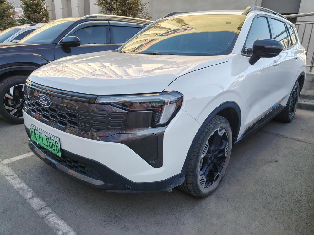 Ford Lingrui PHEV 2025 — фото автомобиля 1