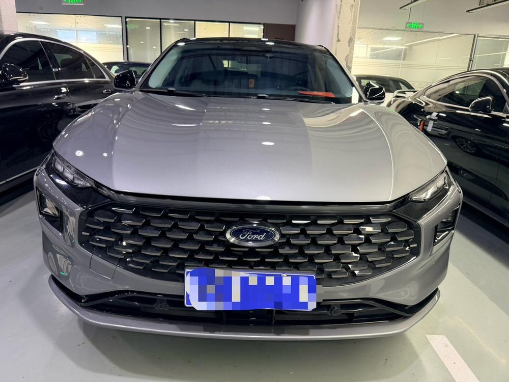 Ford Mondeo 2022 — фото автомобиля 1