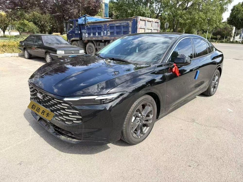 Ford Mondeo 2026 — фото автомобиля