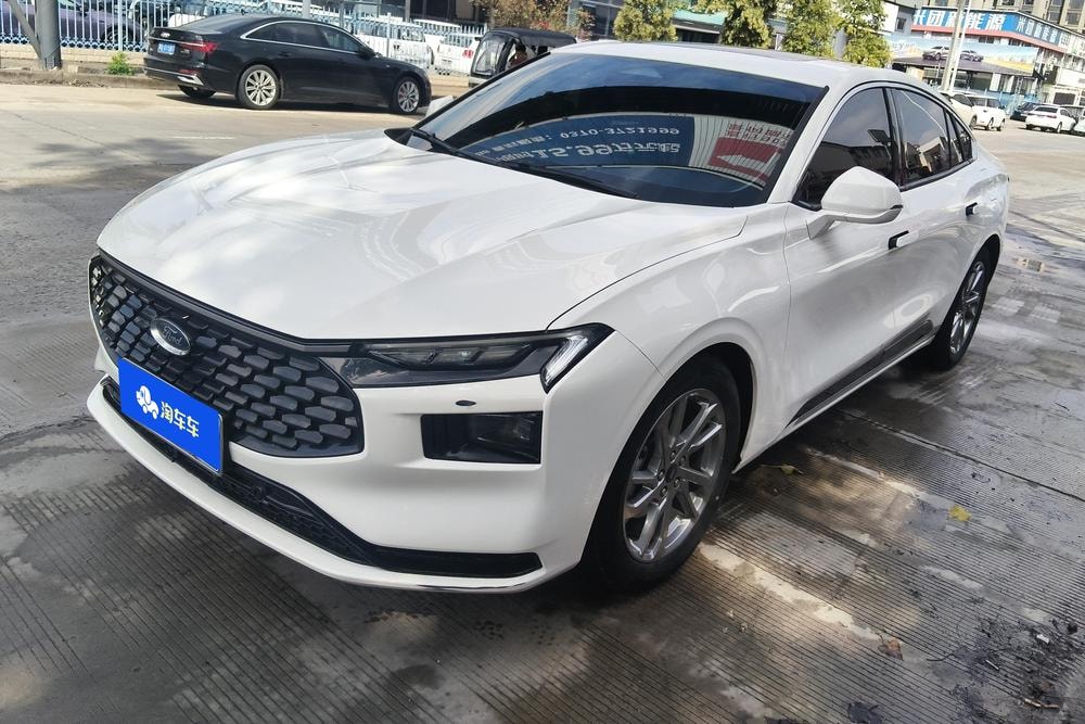 Ford Mondeo 2023 — фото автомобиля 1