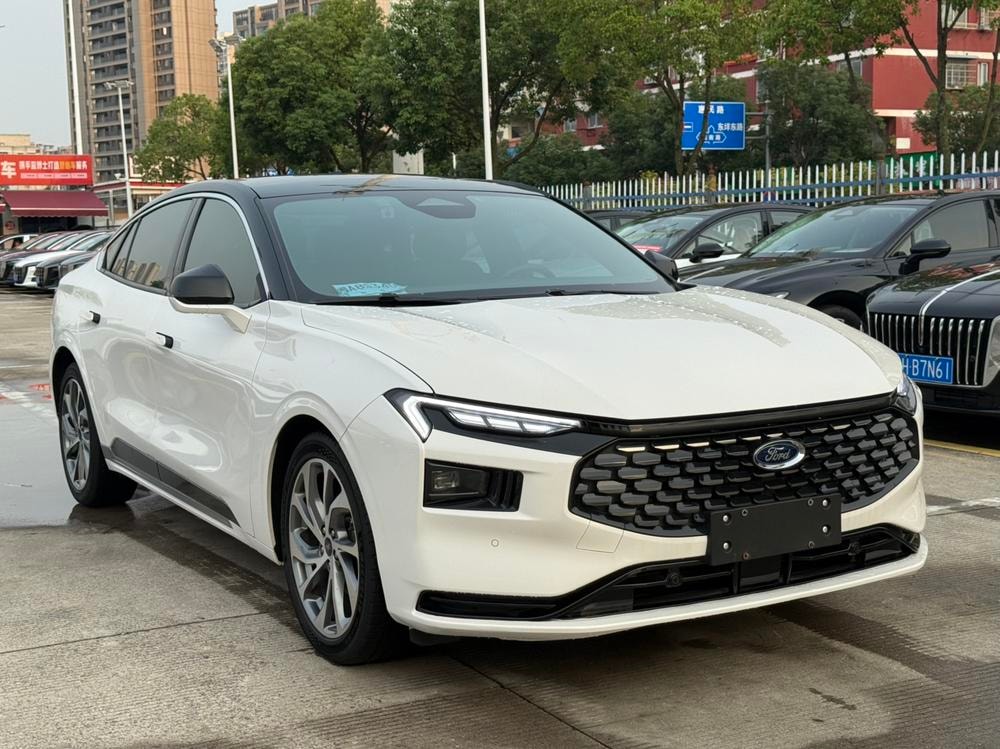 Ford Mondeo 2022 — фото автомобиля 1