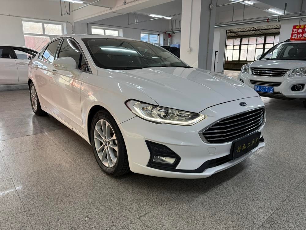Ford Mondeo 2020 — фото автомобиля 1