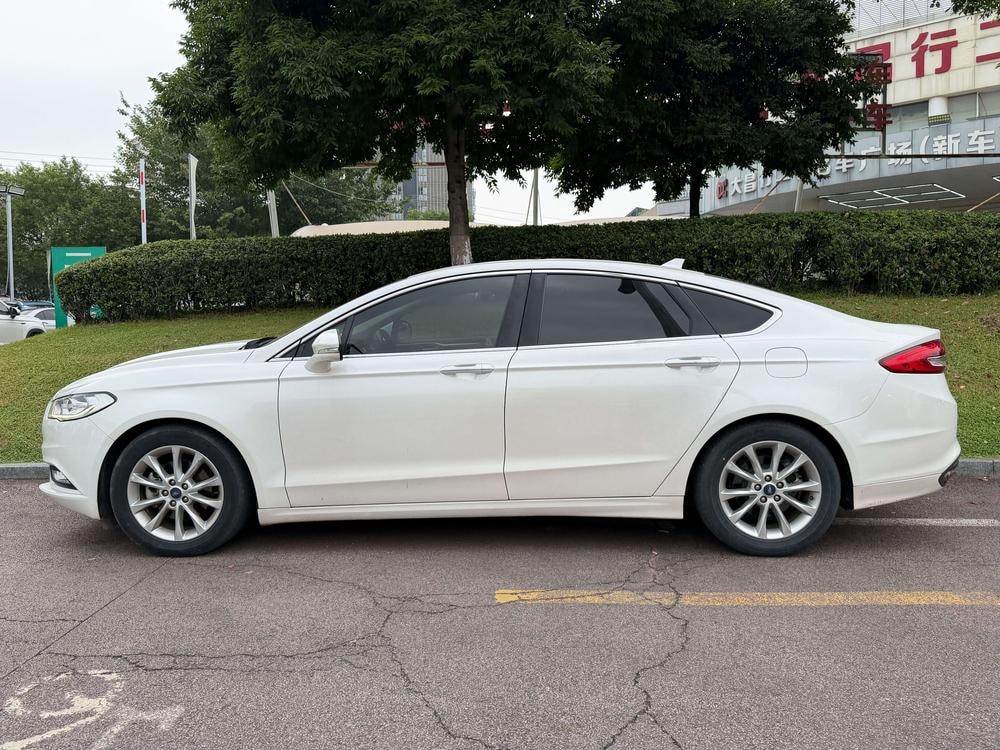 Ford Mondeo 2017 — фото автомобиля 1
