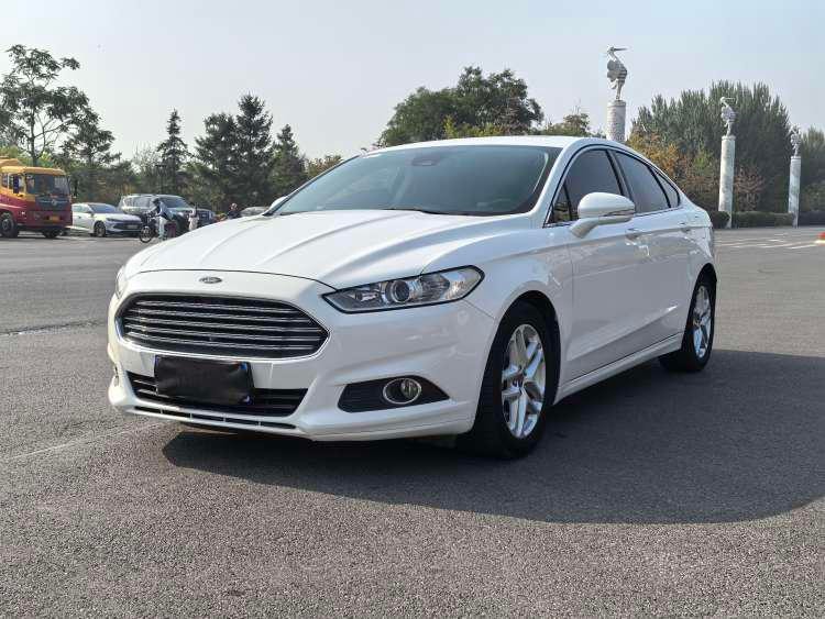 Ford Mondeo 2013 — фото автомобиля 1