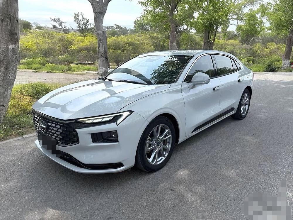 Ford Mondeo 2023 — фото автомобиля 1