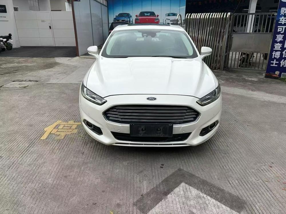 Ford Mondeo 2013 — фото автомобиля 1