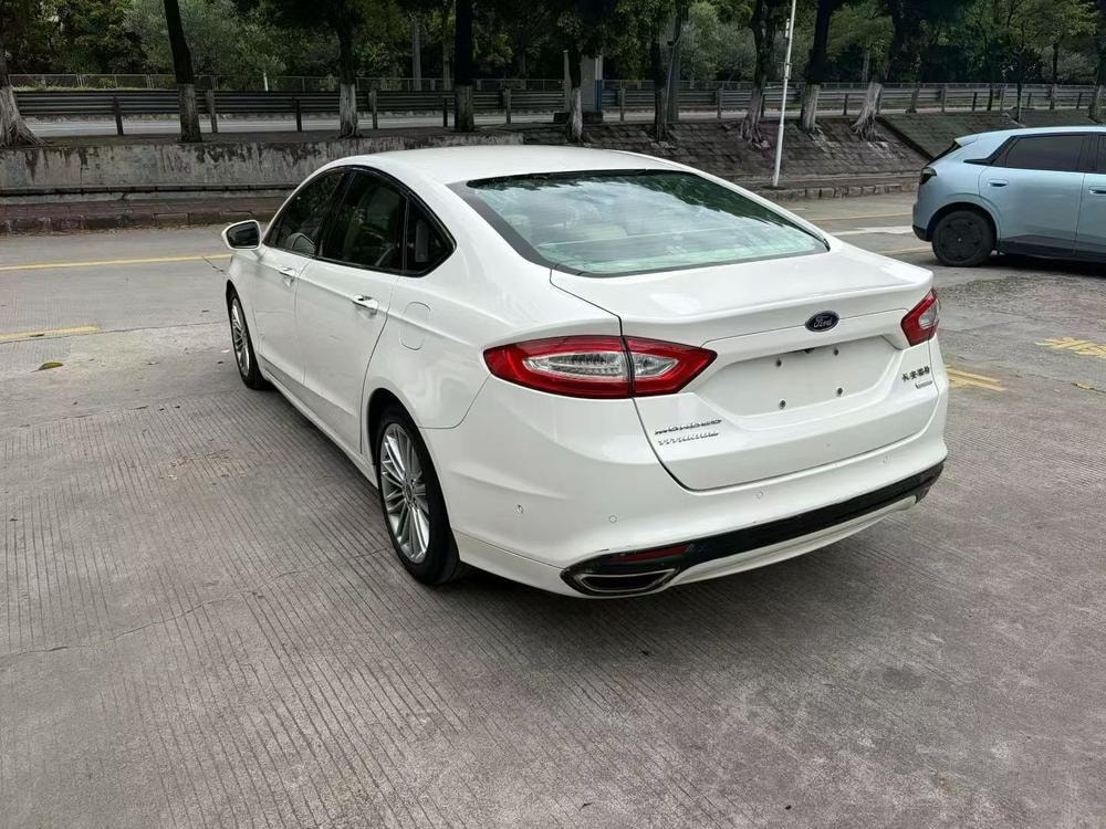 Ford Mondeo 2013 — фото автомобиля
