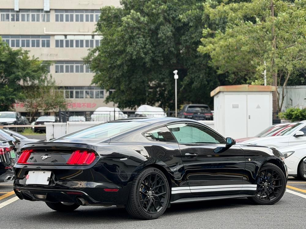 Ford Mustang 2017 — фото автомобиля