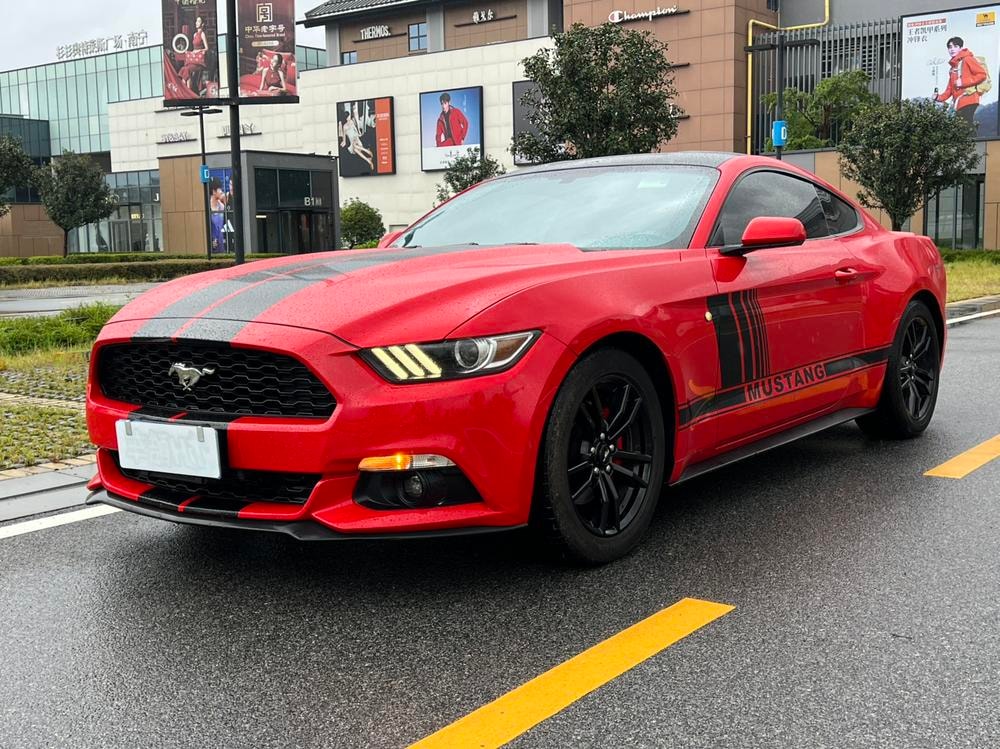Ford Mustang 2017 — фото автомобиля