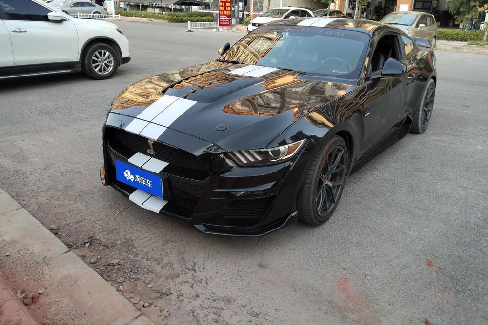 Ford Mustang 2017 — фото автомобиля 1