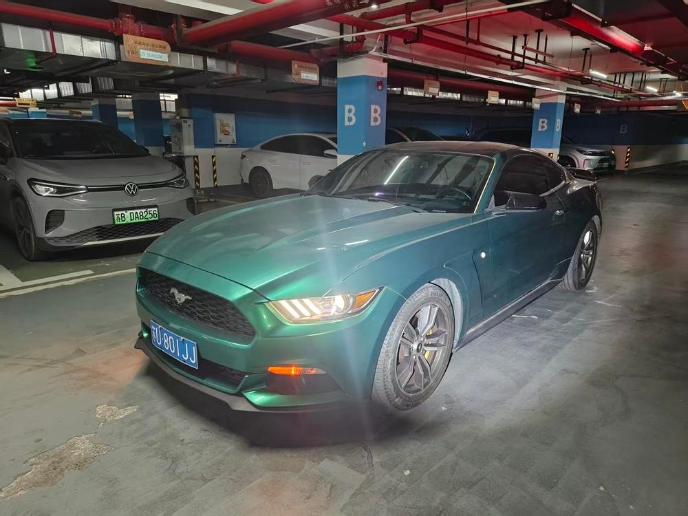 Ford Mustang 2015 — фото автомобиля
