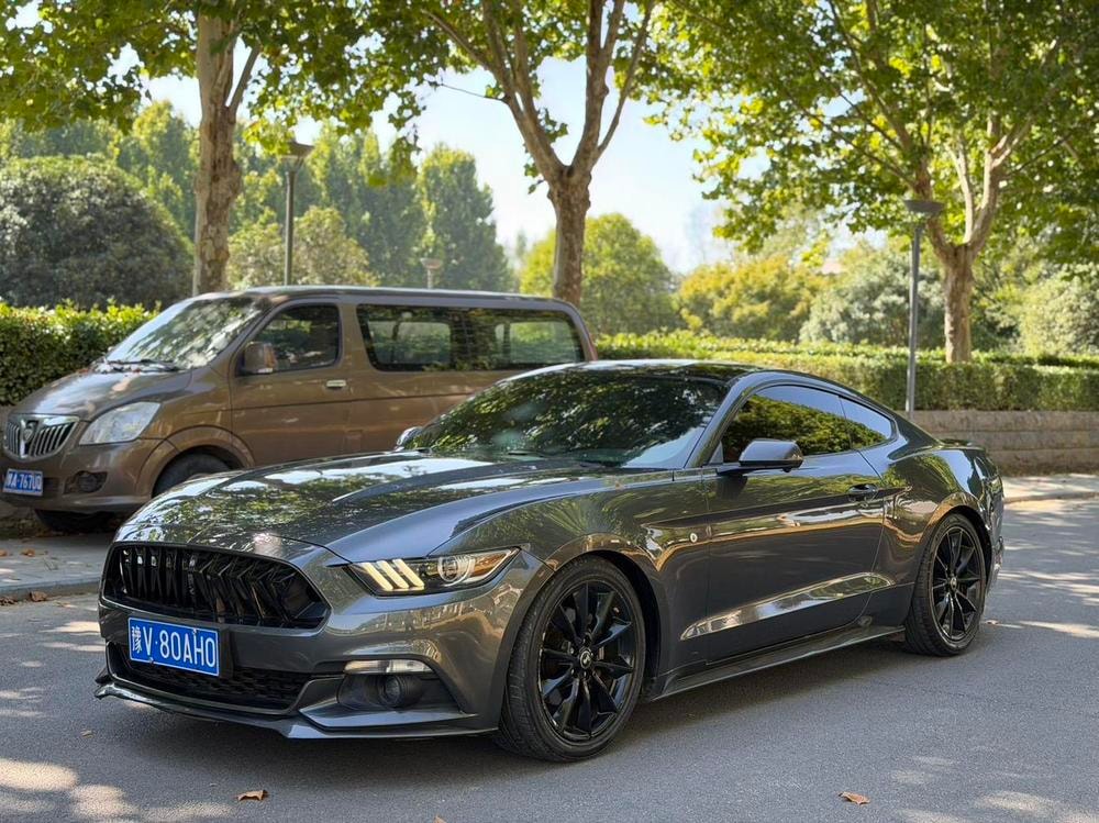 Ford Mustang 2015 — фото автомобиля