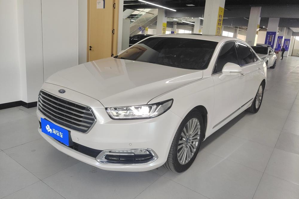 Ford Taurus 2017 — фото автомобиля