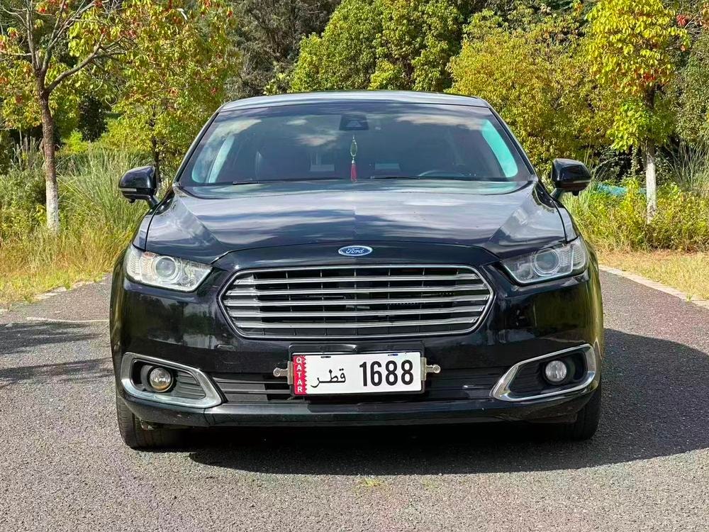 Ford Taurus 2018 — фото автомобиля 1