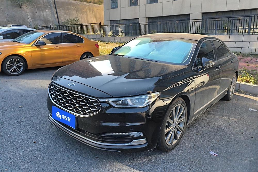 Ford Taurus 2019 — фото автомобиля 1