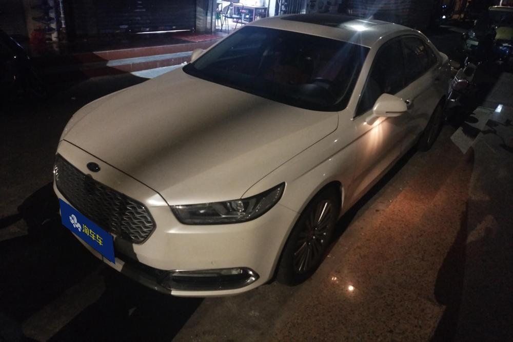 Ford Taurus 2015 — фото автомобиля 1