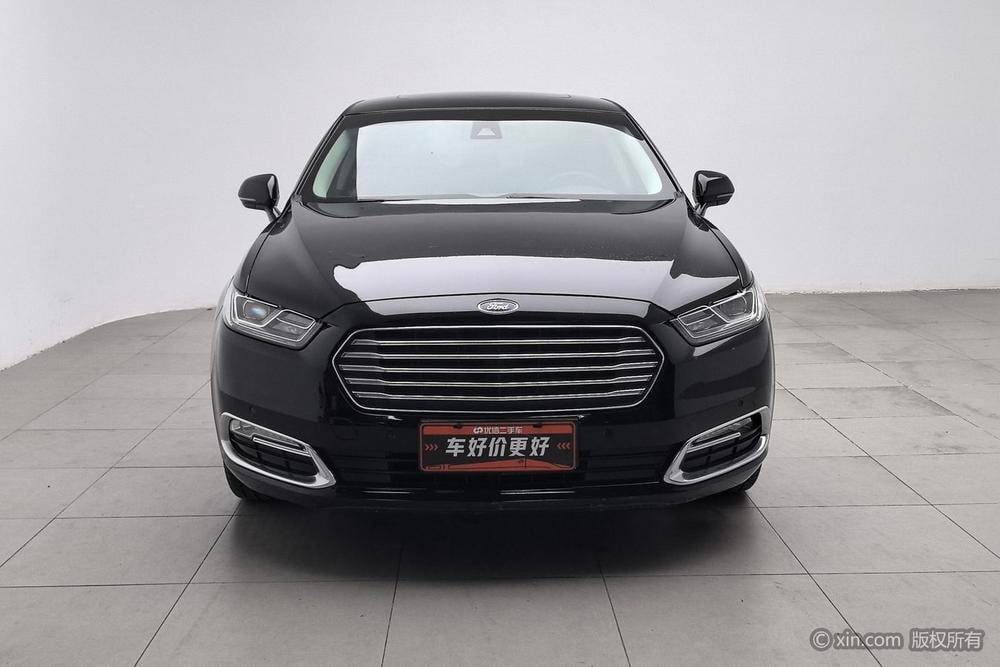 Ford Taurus 2017 — фото автомобиля