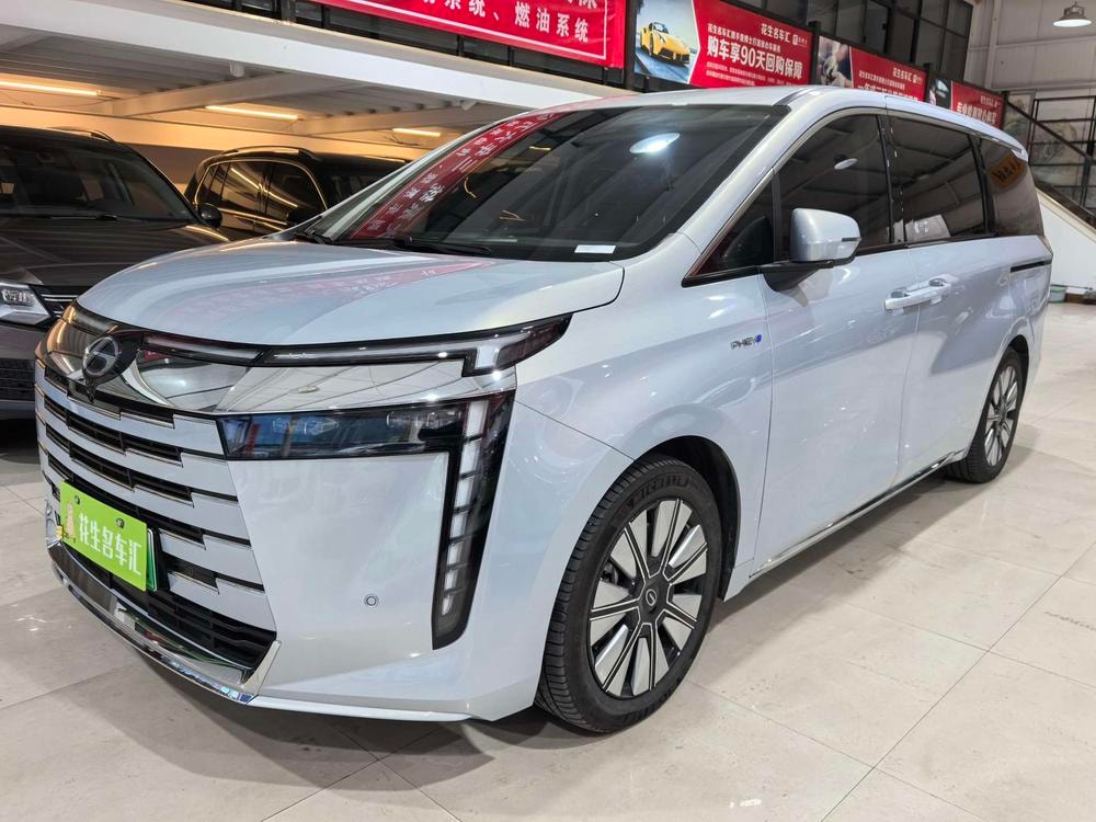 GAC Trumpchi Trumpchi E8 PHEV 2024 — фото автомобиля 1