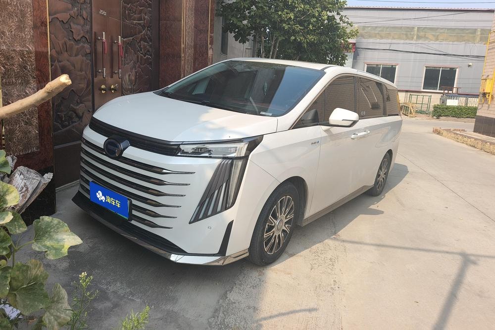 GAC Trumpchi Trumpchi E9 PHEV 2023 — фото автомобиля 1